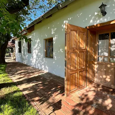 Rustic Harmony Abádszalók